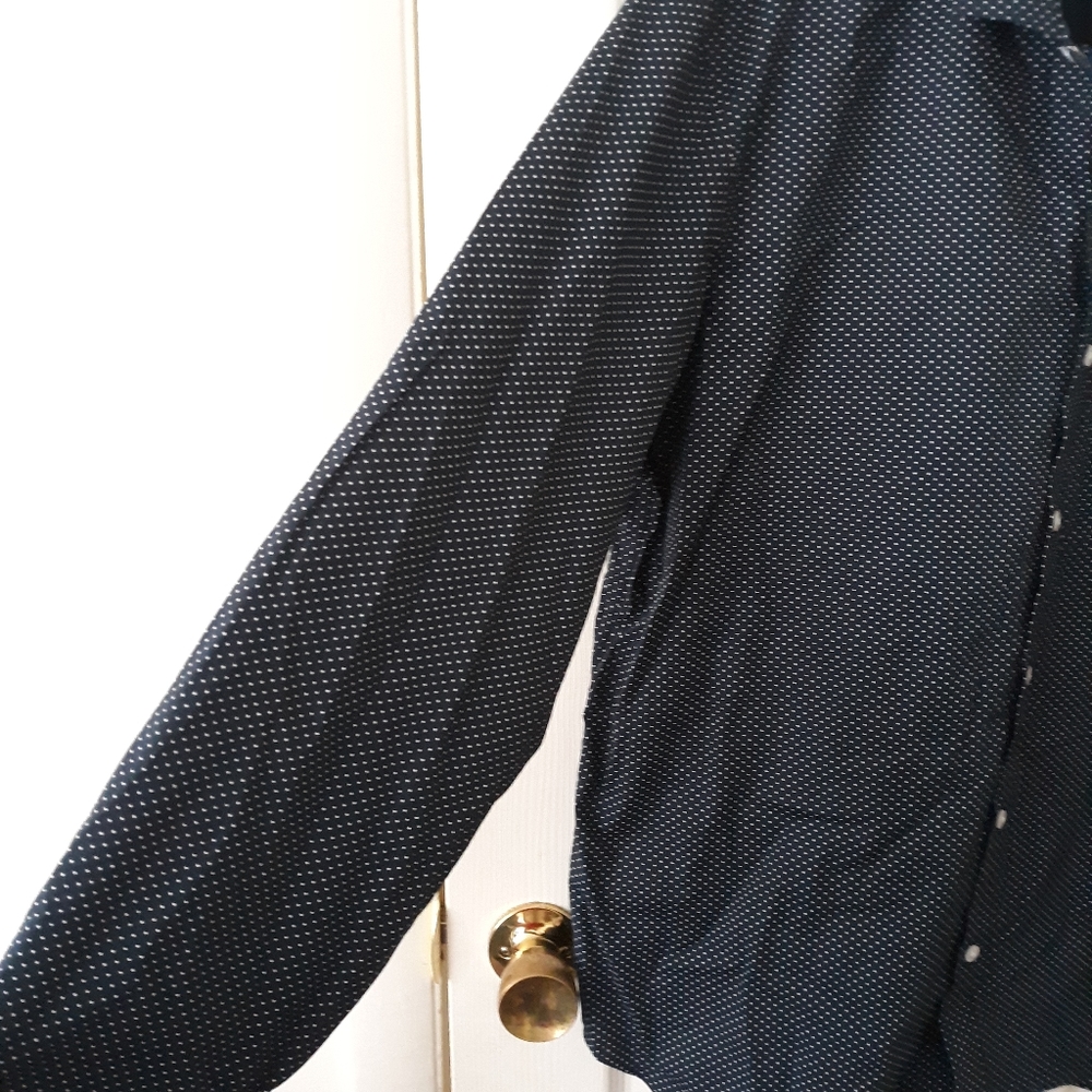 Old navy button down - Picture 2 of 4